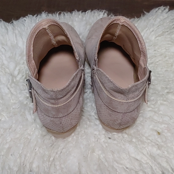 Cute faux suede ankle boots 👢 - Picture 4 of 5